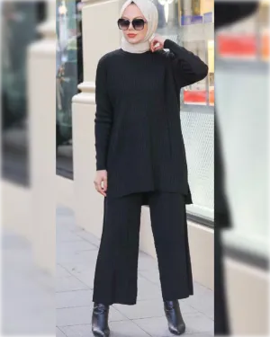 Layla Casual Tricot Black 2-Pieces Outfit in Wool طقم ليلى الشتوي من الصوف الناعم مكون من قطعتين باللون الأسود الجميل